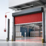 Wide industrial opening protected by a retractable fire curtain